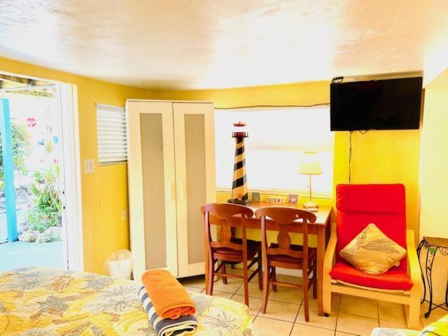 Sun Deck Inn & Suites Fort Myers Beach Exterior photo
